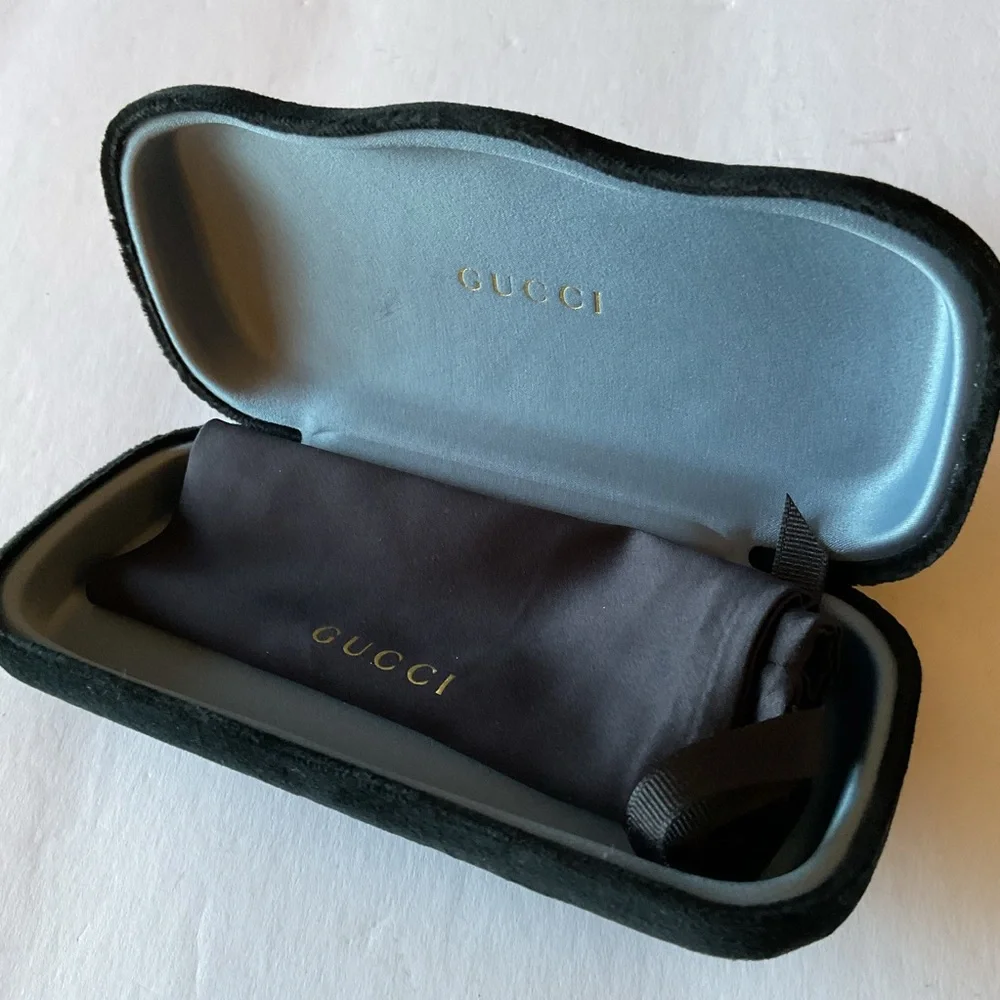 GUCCI BLACK VELVET COVERED SUNGLASSES CASE BLUE LINED GUCCI DRAWSTRING POUCH